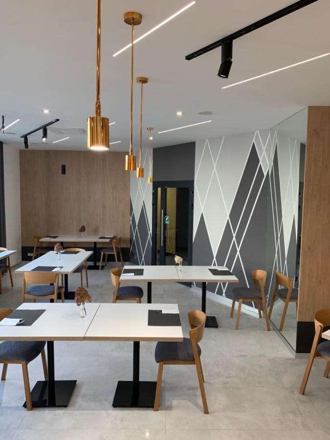 Hotel Coliber Klobuck Экстерьер фото
